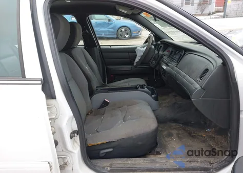 2011 Ford Crown Victoria Police Interceptor z USA, uszkodzony, nr VIN 2FABP7BV8BX109158